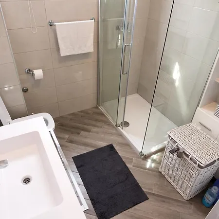 Villa With 6 And A Swimming Pool In A Quiet Part Of Ae1417 Zadar