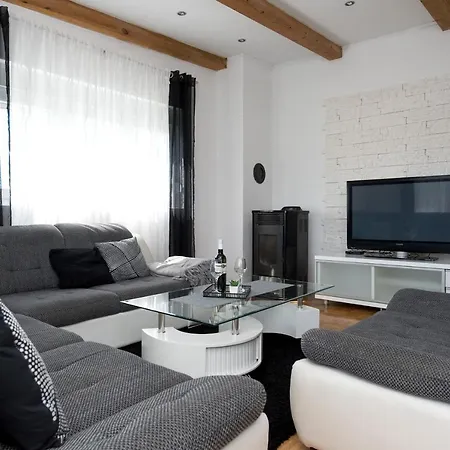 With 6 And A Swimming Pool In A Quiet Part Of Ae1417 Villa Zadar